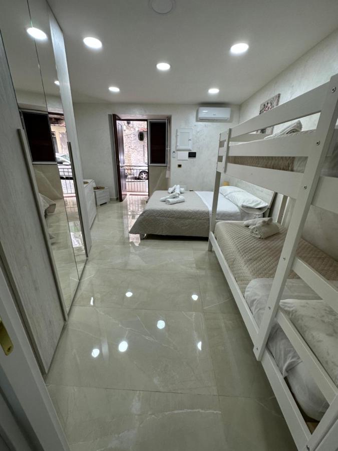 Chloehouse Apartment Naples Luaran gambar