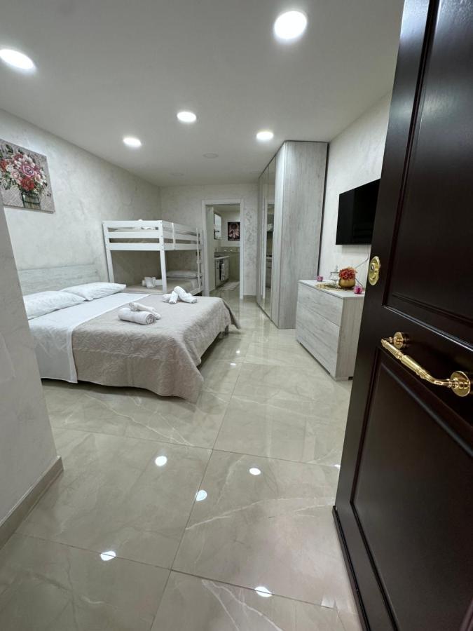 Chloehouse Apartment Naples Luaran gambar